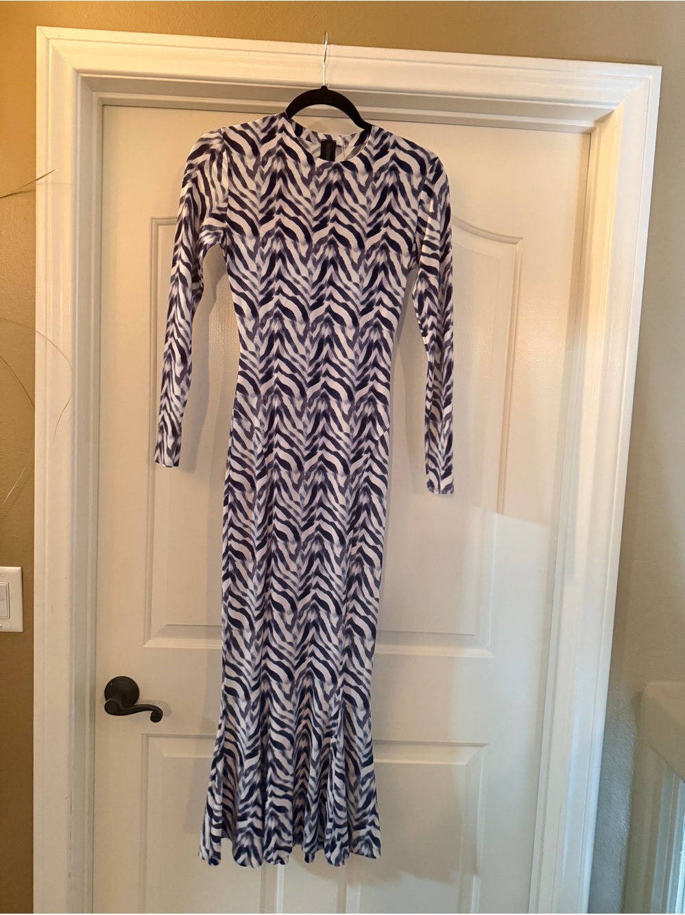 EUC Norma Kamali Grey Blue and White Long Sleeve fishtail dress
Worn once